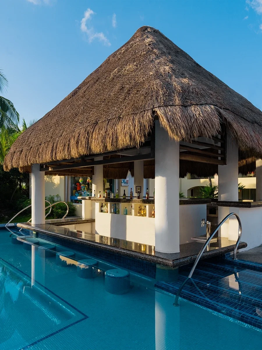swim up bar caribeño
