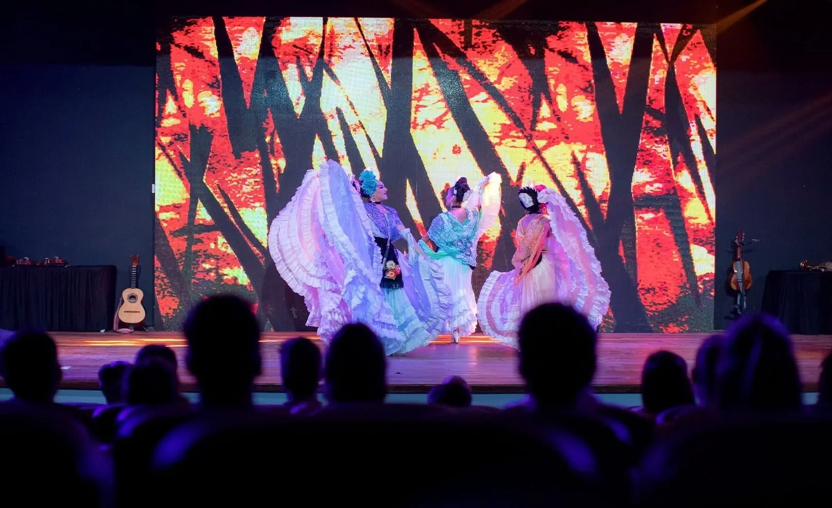 theatre_show_moon_palace_the_grand_1853dadbcc_15ebbeebf3.webp