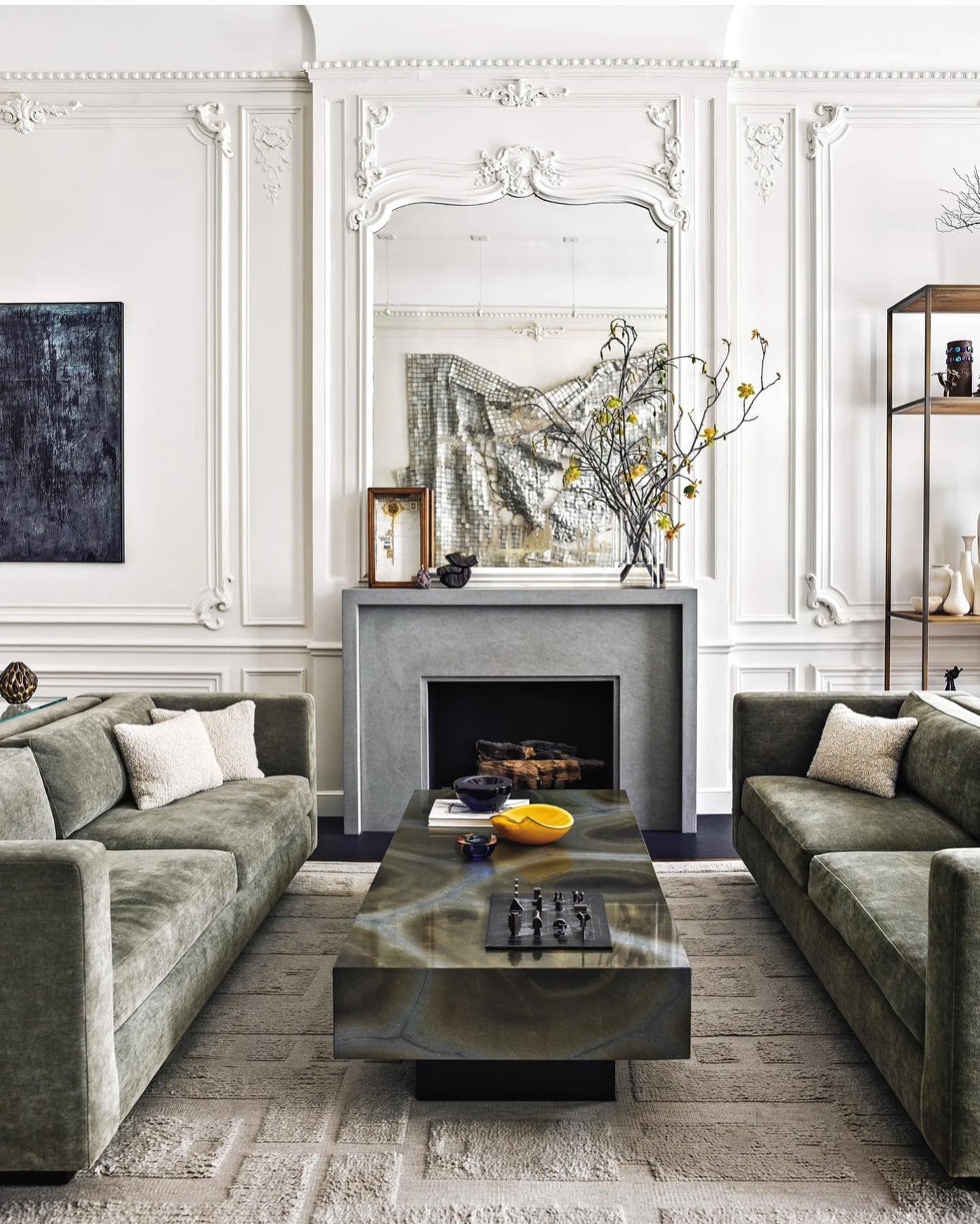 A groovy to glamorous @archdigest moment.

 &quot;A Nuanced, Neutral Living Room with a Touch of Glitz&quot;

🪩📸 @ericpiasecki courtesy of #Abrams via @dm1102