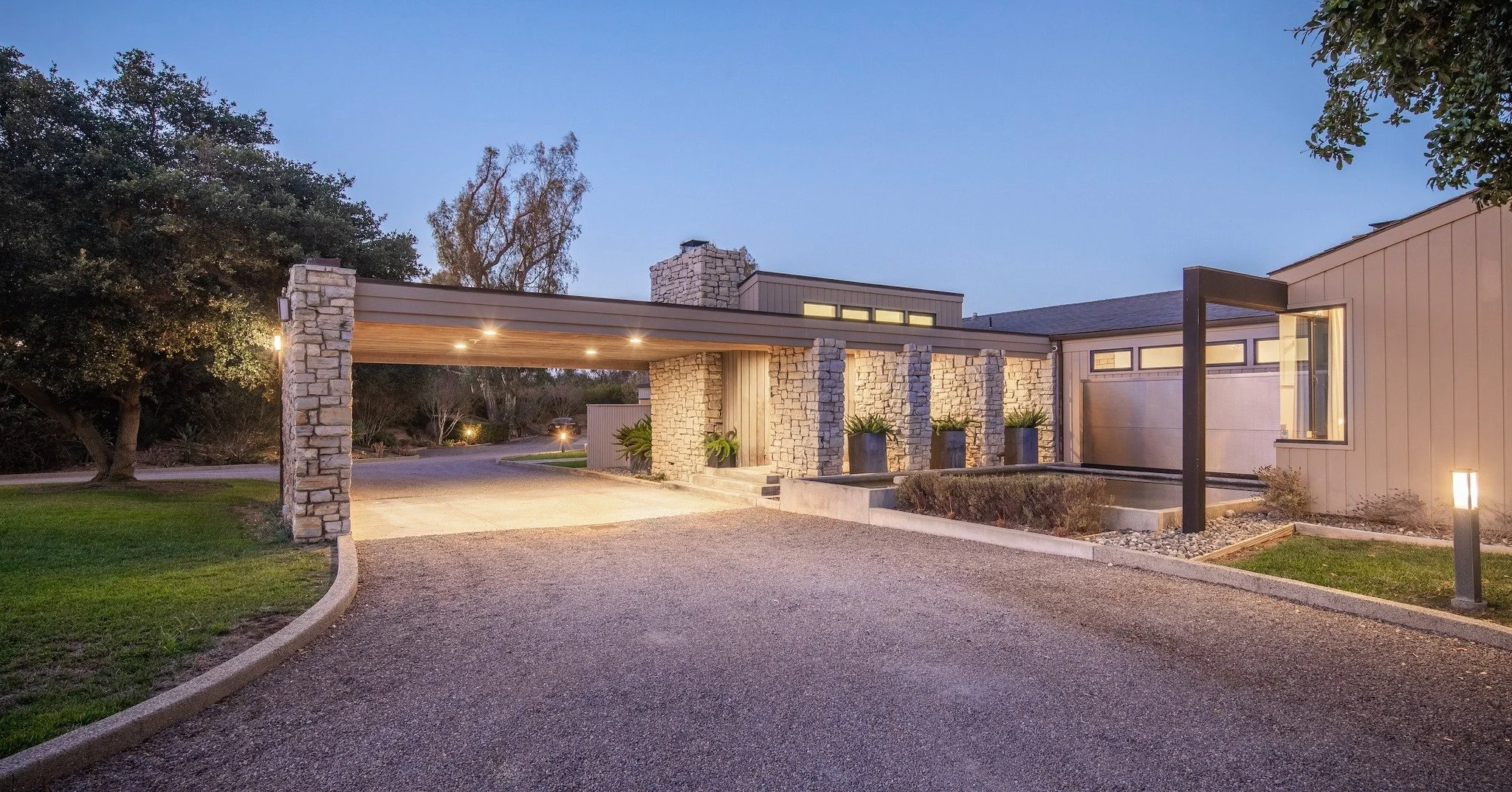 Step into a world of architectural elegance, a masterpiece designed by renowned architect Richard Neutra.

Nestled in the West-Side Covenant of Rancho Santa Fe, this iconic home is a true Mid-Century Modern gem. 

Meticulously preserved to honor Neut