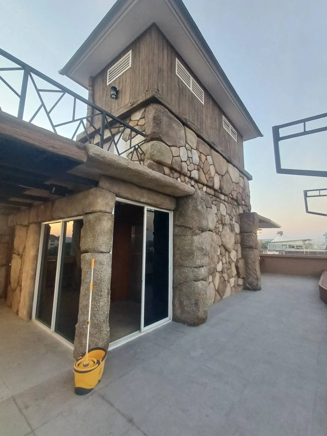 An image of The Float House.