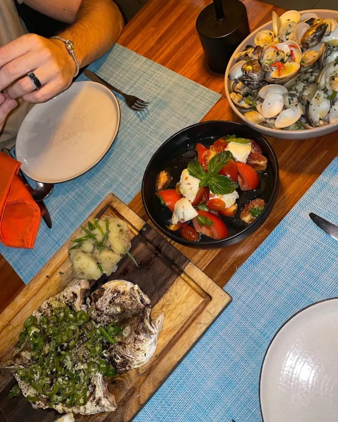 A little festive booking update from the 2 Fishes team. 𝗖𝗵𝗿𝗶𝘀𝘁𝗺𝗮𝘀 𝗘𝘃𝗲 𝗮𝗻𝗱 𝗕𝗼𝘅𝗶𝗻𝗴 𝗗𝗮𝘆 𝗮𝗿𝗲 𝗻𝗼𝘄 𝗳𝘂𝗹𝗹𝘆 𝗯𝗼𝗼𝗸𝗲𝗱, 𝗮𝗻𝗱 𝘄𝗲&rsquo;𝗹𝗹 𝗯𝗲 𝗰𝗹𝗼𝘀𝗲𝗱 𝗼𝗻 𝗖𝗵𝗿𝗶𝘀𝘁𝗺𝗮𝘀 𝗗𝗮𝘆. 

For New Year&rsquo;s Eve, w