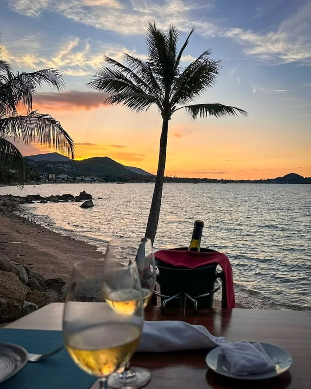 Send this to someone you want to share a romantic sunset dinner with this weekend.

📞 To reserve your table, DM us or call +66 99 281 9973
📍 Bophut Beach (5 mins from Fisherman's Village)

For parties of 10+, please check our booking policy online: