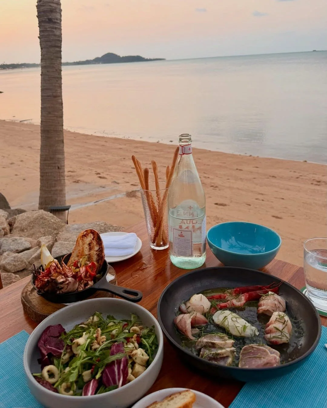 At 2 Fishes, dinner comes with front row seats to the sea, golden hour over Fisherman&rsquo;s Village and a menu built around fresh seafood, handmade pasta, and quality ingredients.

We&rsquo;ve celebrated birthdays, anniversaries, engagements, reuni