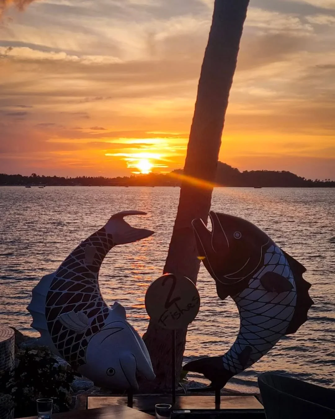 We&rsquo;ll never get tired of this view. One of our favourite parts of every evening at 2 Fishes&hellip; and somehow it never gets old.

If you&rsquo;re joining us for dinner this weeked, sunset is around 18:30 🌅

📍 2 Fishes, Bophut Beach, Koh Sam