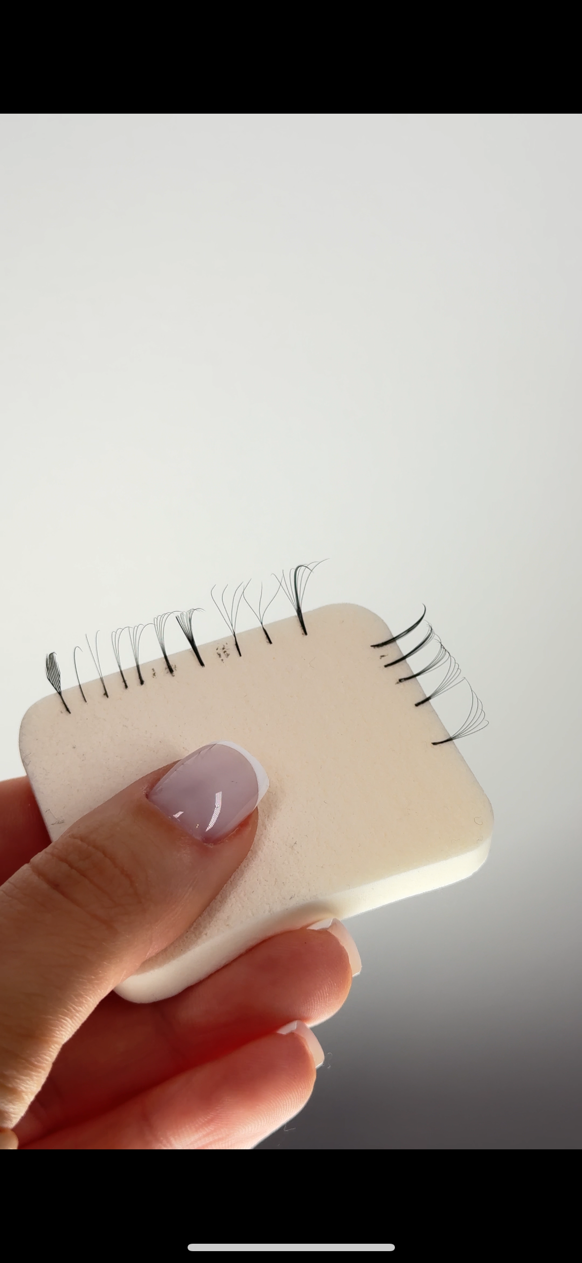 Les Différentes Courbures dans les Extensions de Cils : Trouver Celle qui Sublimera Votre Pose
