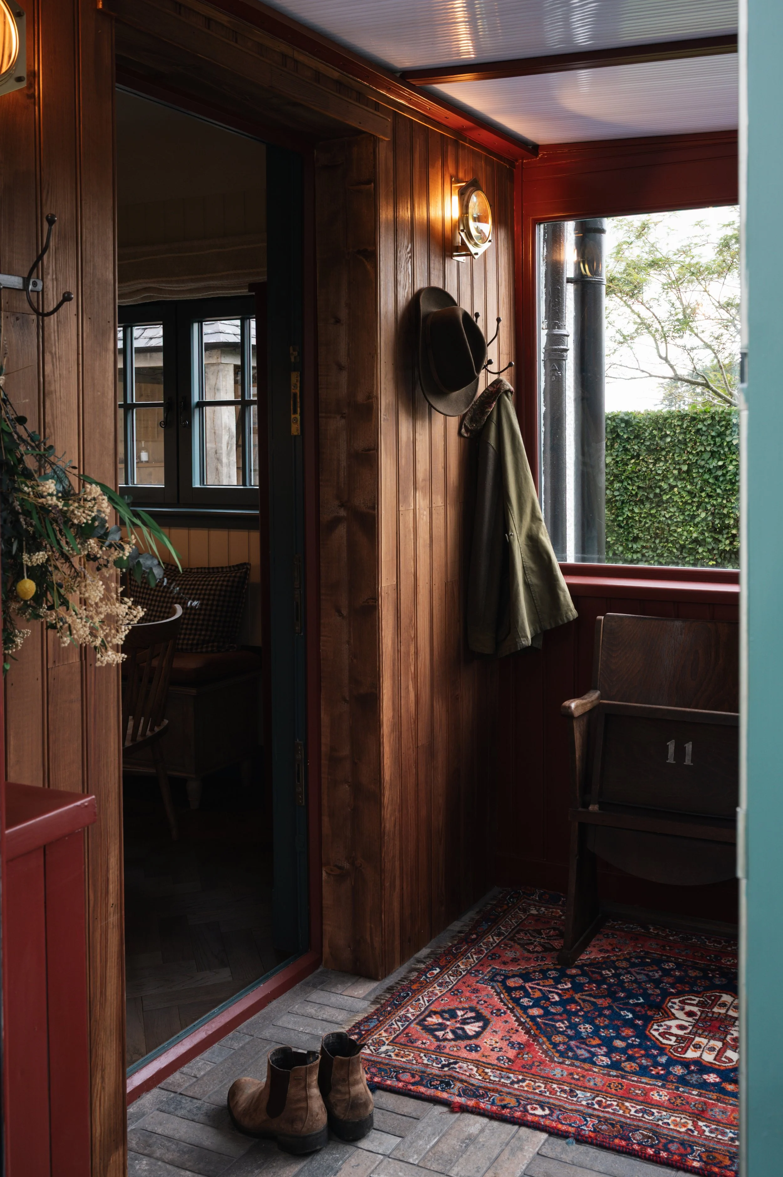 dunsinnan - macbeths bothy porch2.jpg