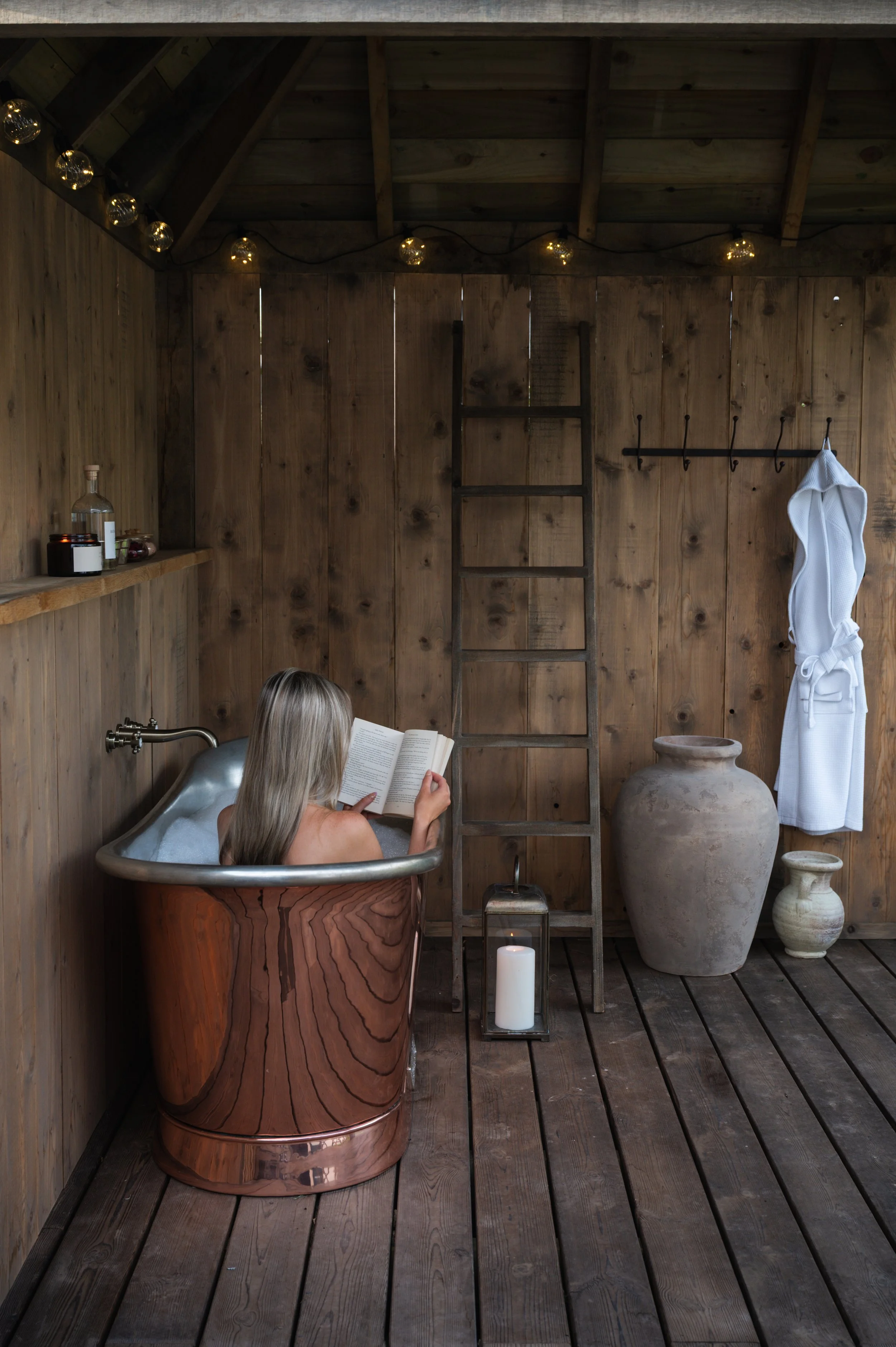 Dunsinnan - Macbeth's Bothy bath5.jpg