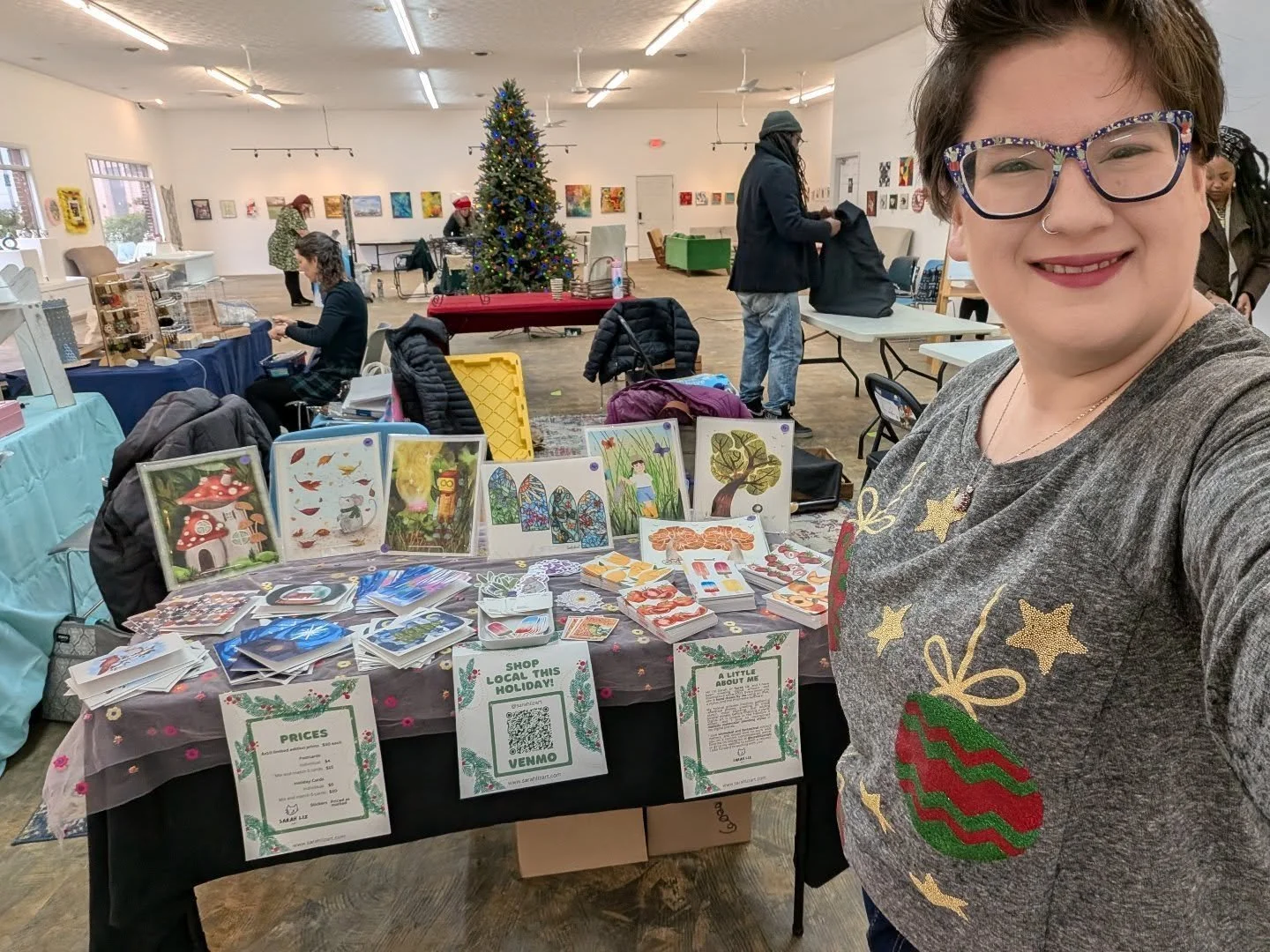 One hour to go at @avondaleartsalliance winter market today! Made a few sales, but the highlight of the day by far was the sweet moment I shared with Delilah; she saw me drawing the Art Center today and was inspired to draw her own! She was so happy 