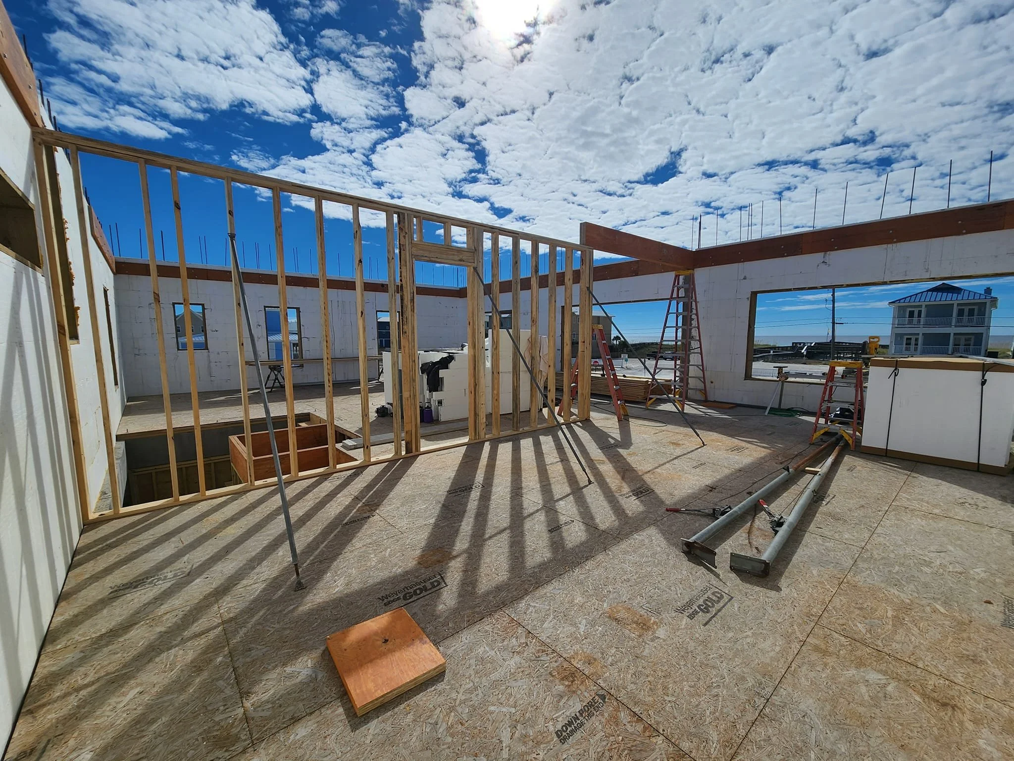 WIP Load bearing wall and beam - pretty sky.jpg
