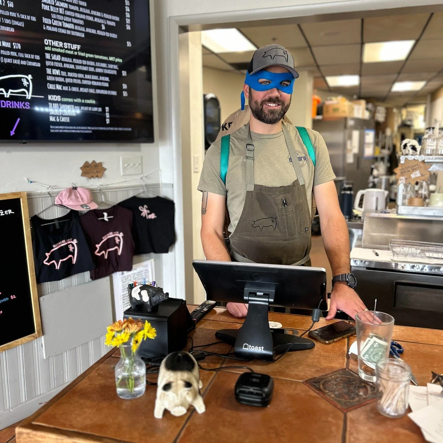 🎃👻 Happy Halloween!! 👻🎃

We're here watching spooky movies on the projector and serving up some smoky goodness. Come grab lunch before all the evening festivities begin.

@townoffrisco Trick or Treat Street starts at 5PM, so you have plenty of ti