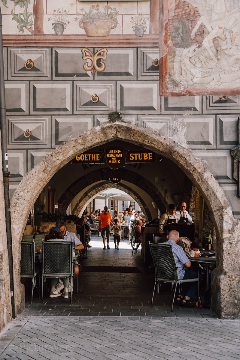 Restaurant unter Bogen