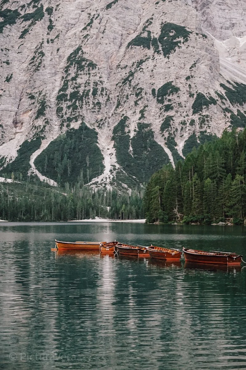 Boote, Berge und See