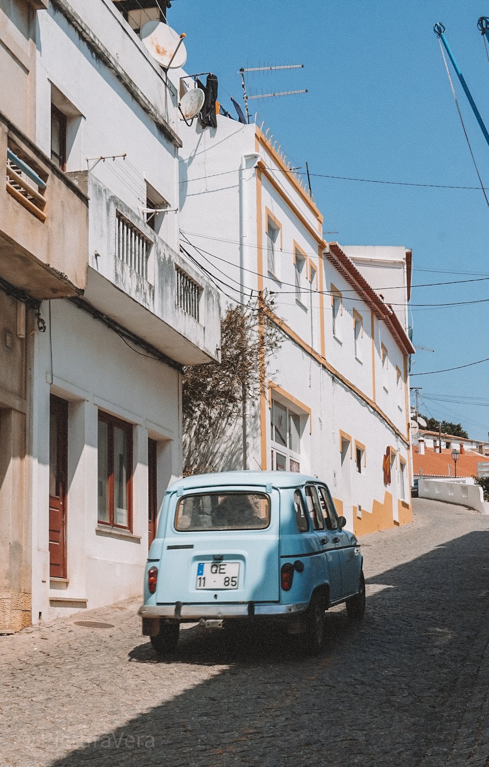 Kleines, blaues Auto