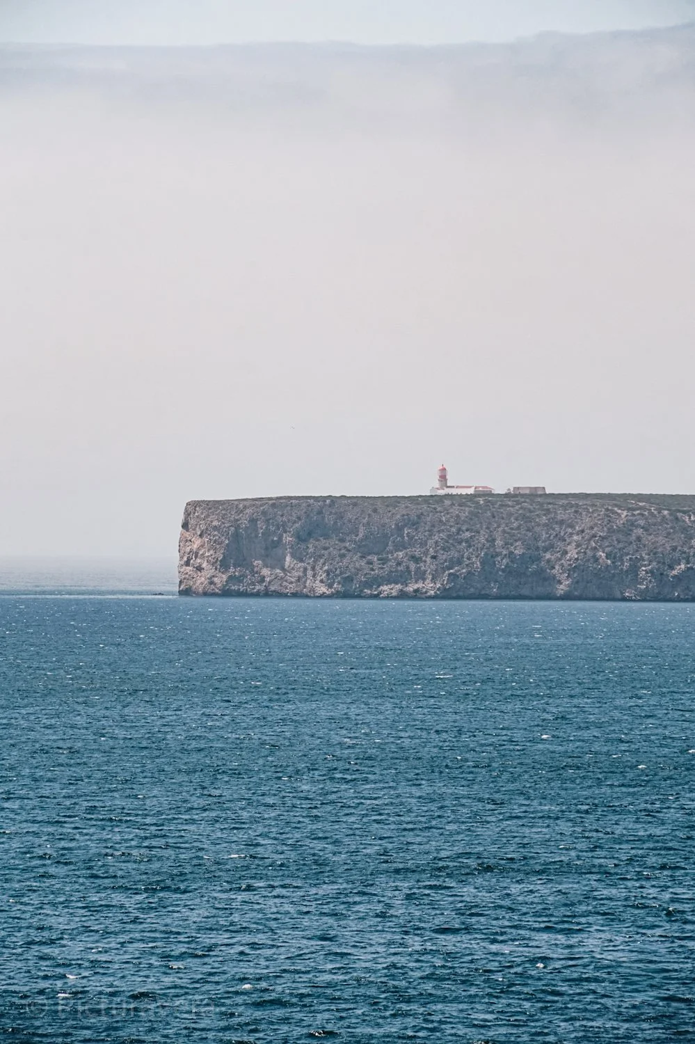 Leuchtturm auf Klippe