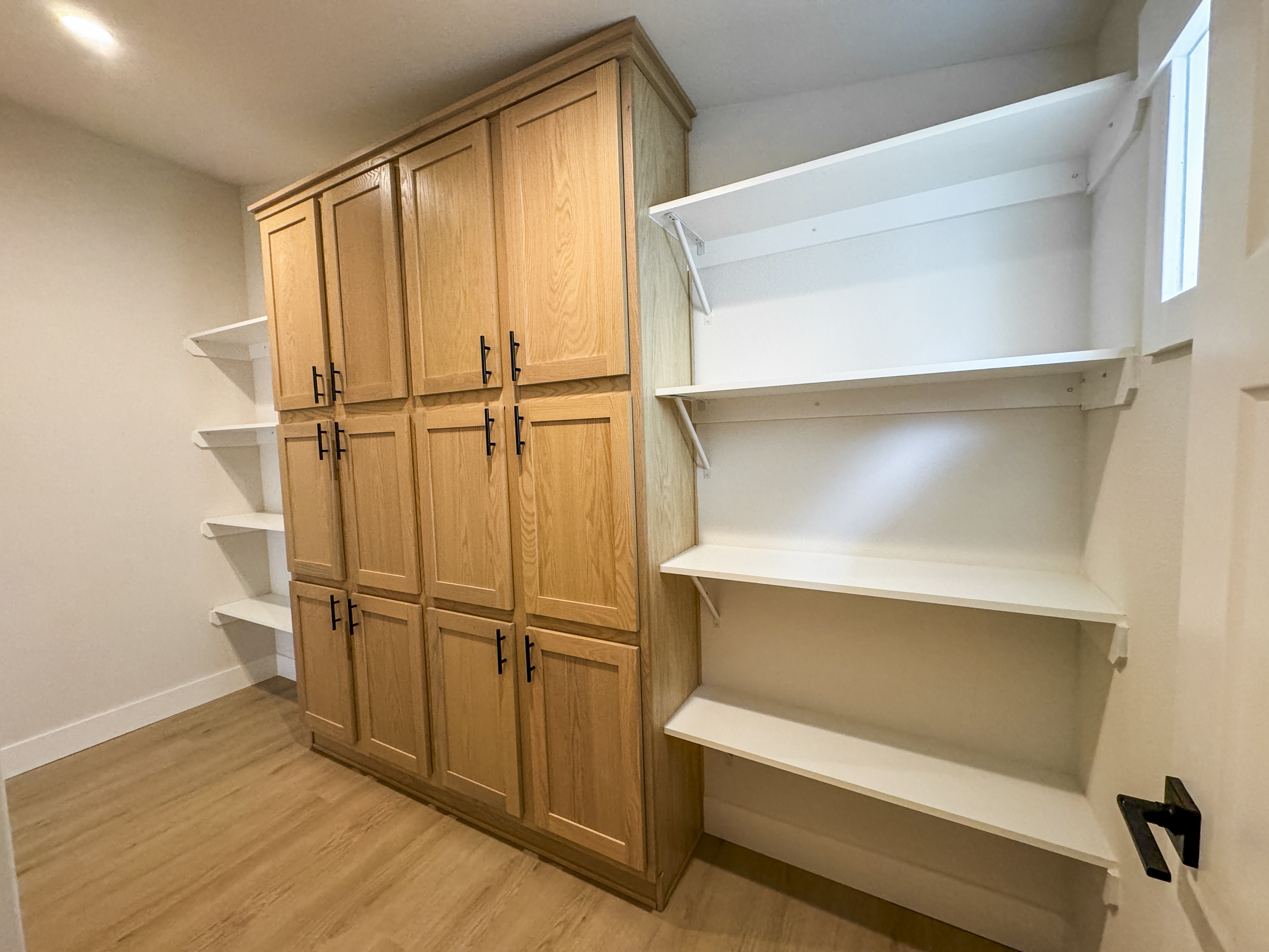 Hillcrest G869-Hidden_pantry-gallery-1.png