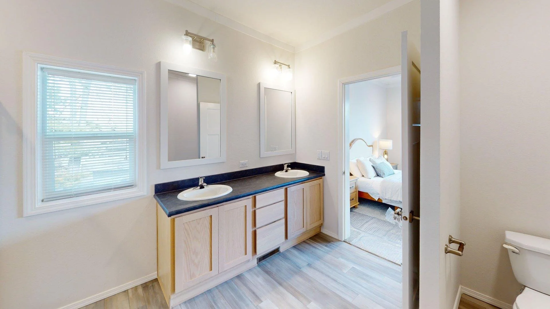 Skyline-Nampa-Hillcrest-G881-Bathroom 1.jpg