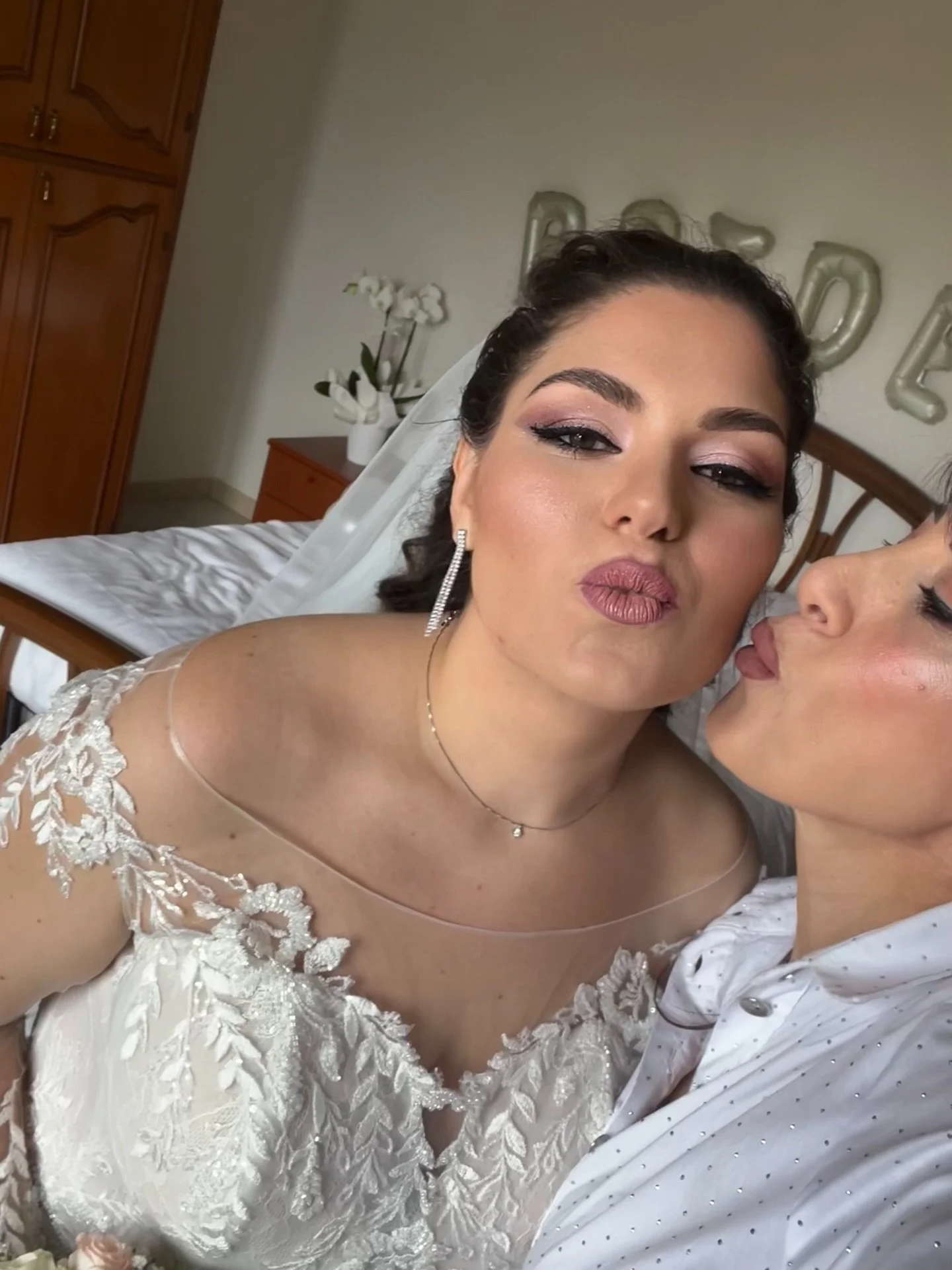 Make-up e hairstyle per la mia splendida sposa 🤍
Un look luminoso, romantico e senza tempo, studiato per valorizzare la sua bellezza naturale nel giorno più importante ✨
Prenota il tuo bridal look personalizzato — la perfezione inizia d