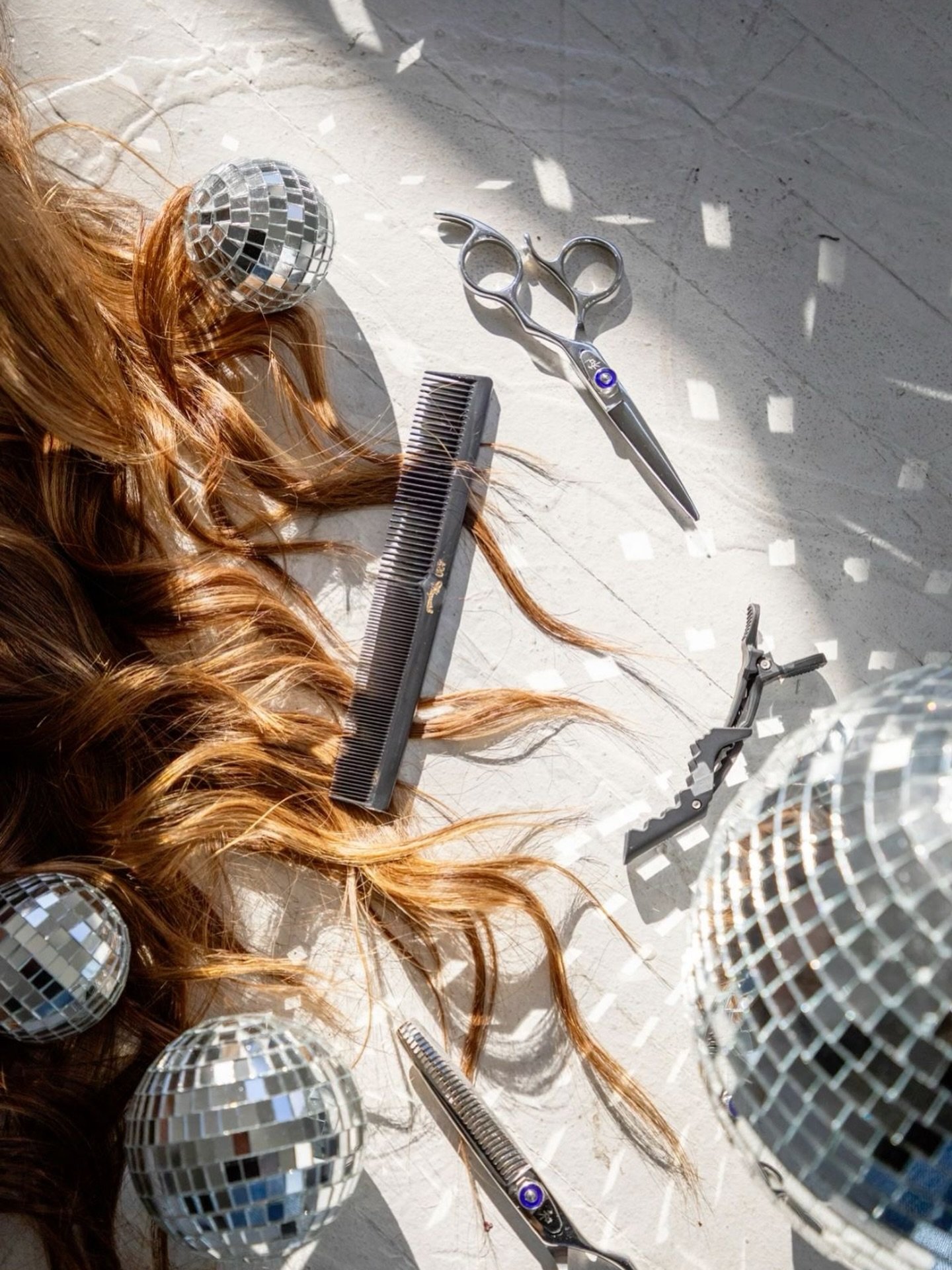 Ogni ciocca racconta una storia, ogni cliente &egrave; speciale 💇&zwj;♀️

Tagli, colori, sogni e tanta bellezza 💫

Auguri di Buone Feste da tutto il nostro team 💖
Pronti a brillare insieme anche nel prossimo anno 🪩🥂

#capelli #hair #bellezza #fi