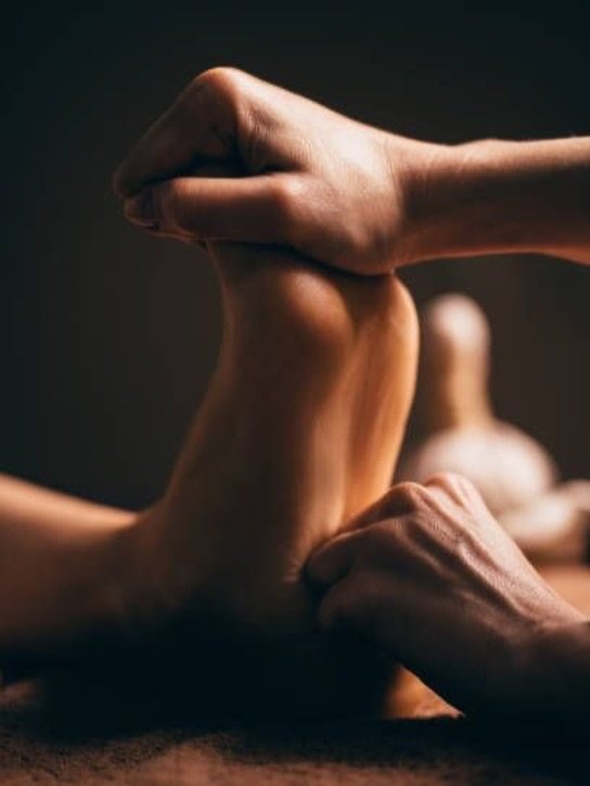 ✨ Conosci la Riflessologia Plantare?

Un antico trattamento che attraverso la stimolazione di punti specifici del piede aiuta a riequilibrare il corpo, favorire il rilassamento e migliorare il benessere generale.

Ogni punto del piede &egrave; colleg