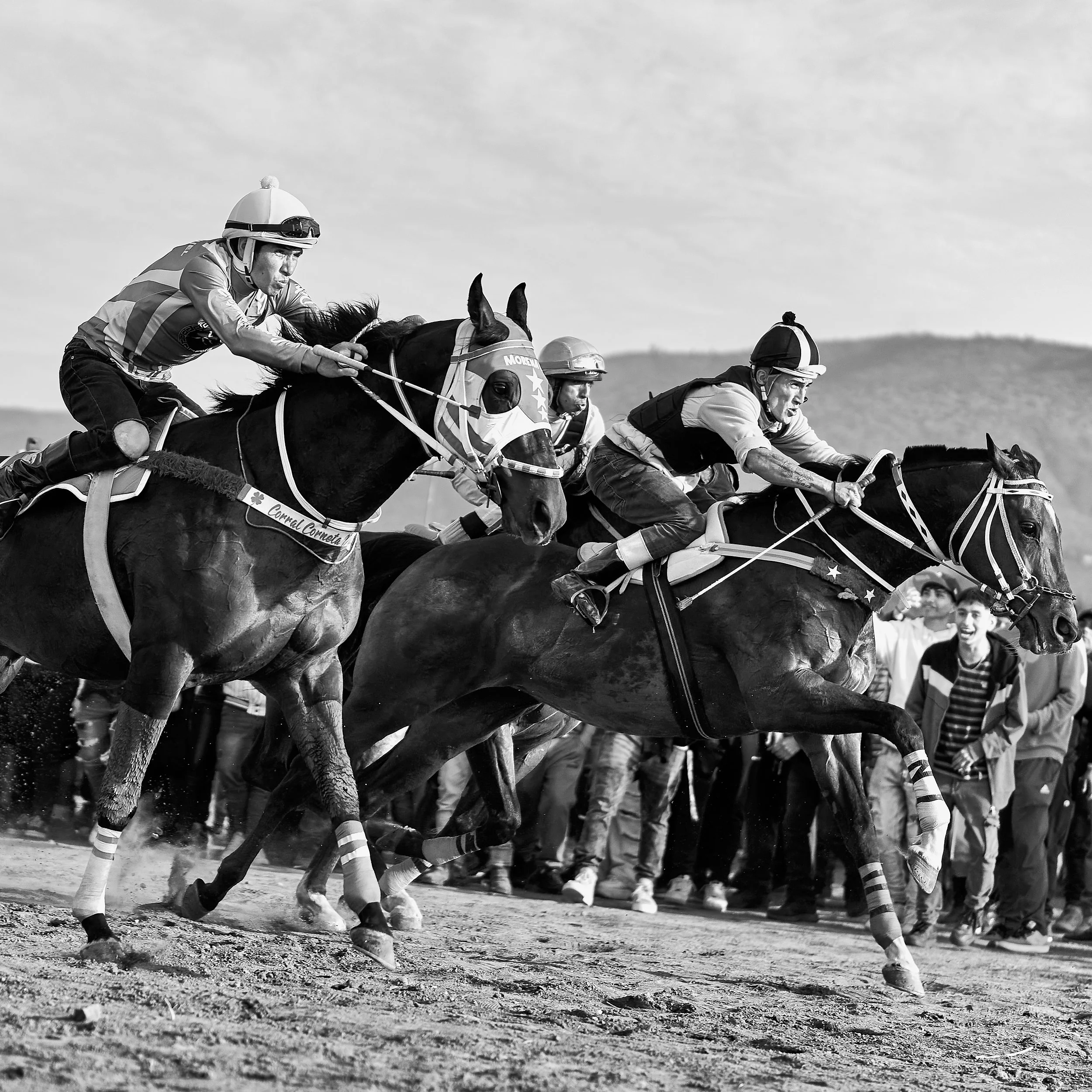Capturing Chilean horse races, tradition and energy.