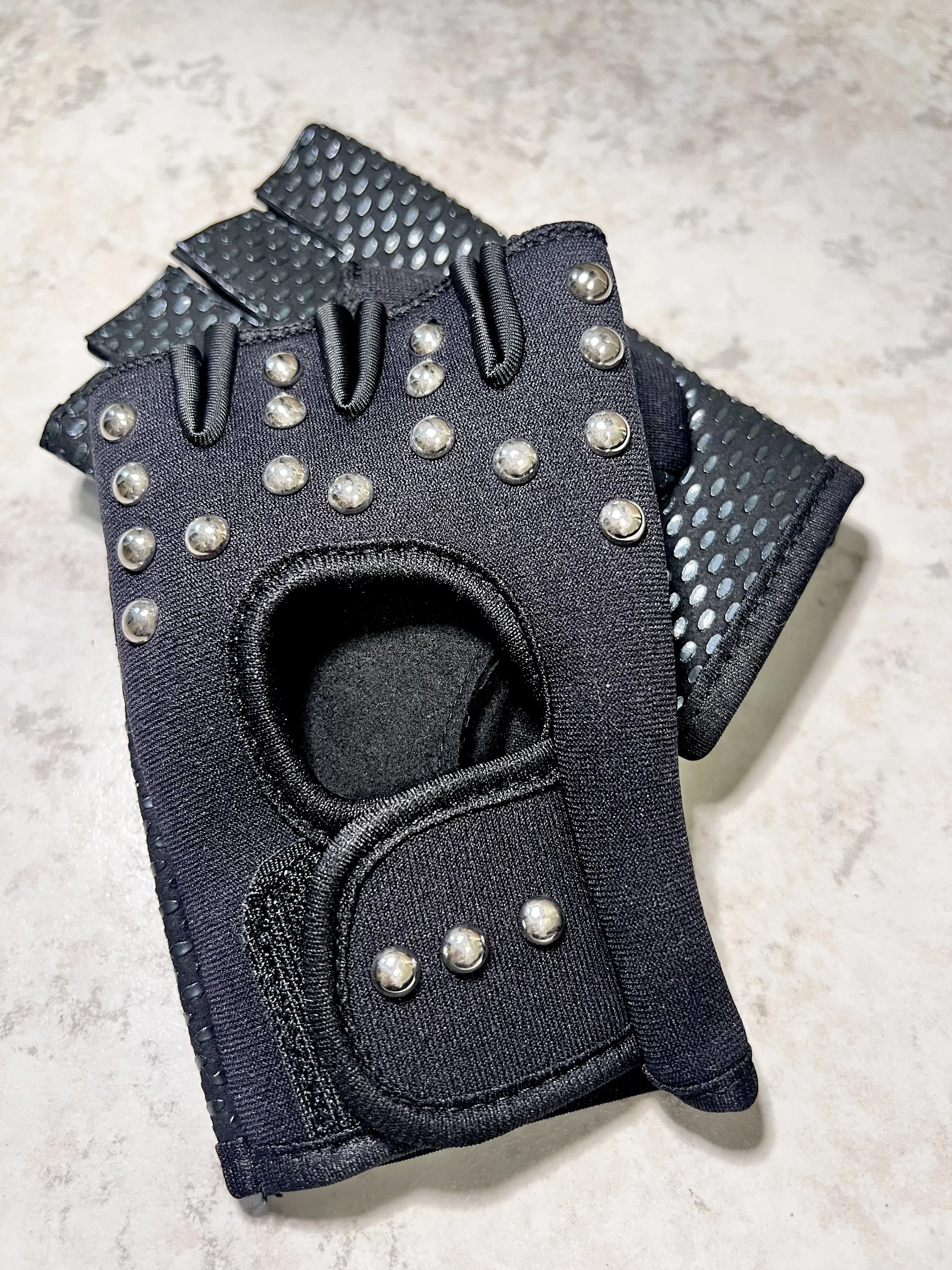 GEMZ FIT GLOVES - SILVER ( NON-LATEX )