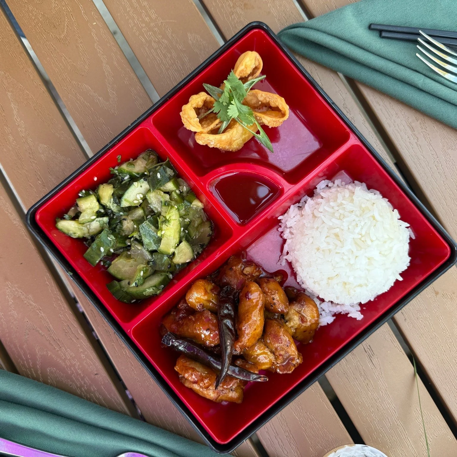 🥢 Bento Box Bliss has arrived in German Village!
Dine in until 3 PM and build your perfect mid-day feast, now available at both Bendi Wok N' Bar locations!