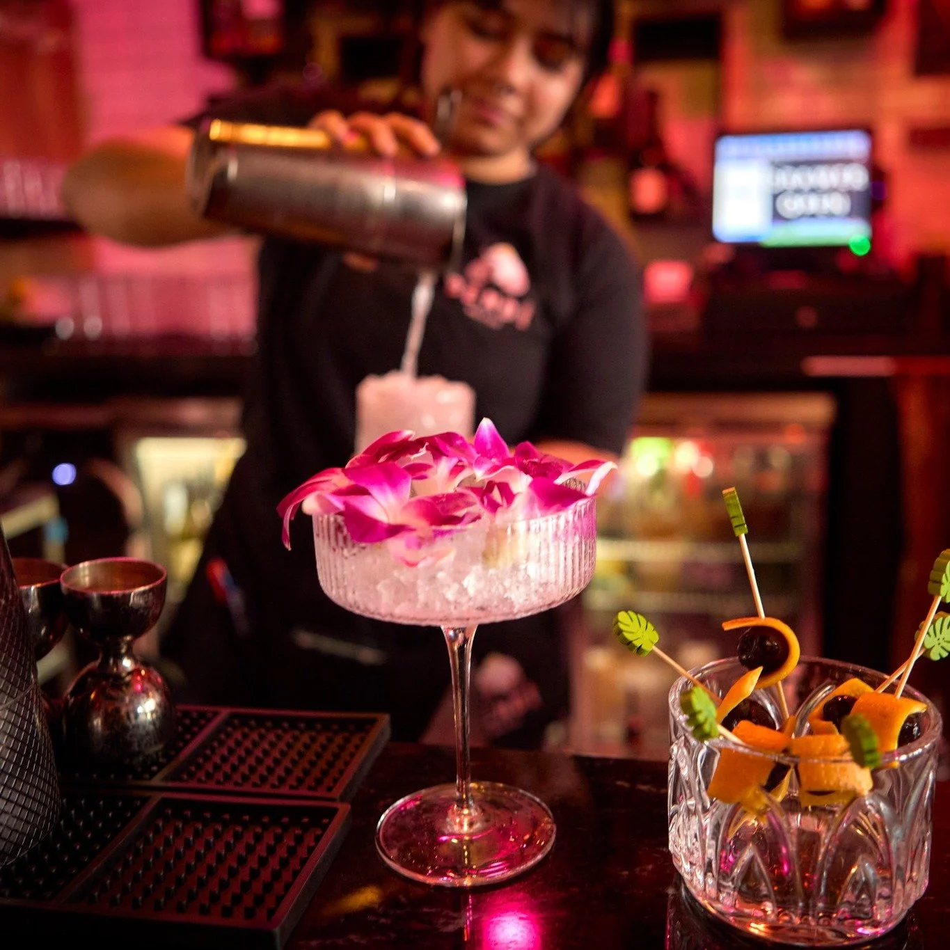 Beauty is hidden in the details. ✨ 
At Bendi Wok N Bar, every dish and cocktail begins with fresh ingredients that bring bold flavors to life. From crisp veggies in our wok-fired favorites to vibrant garnishes in every sip, it&rsquo;s the little thin