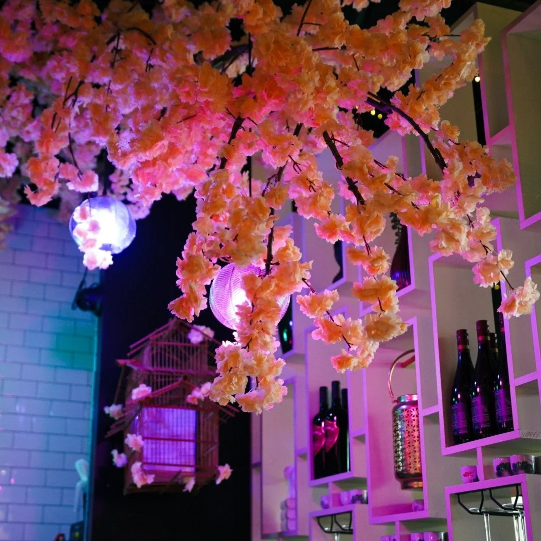 Christmas Eve, but make it glow ✨🌸

If your holiday plans call for something a little more elevated, a little more fun, and a lot more flavorful, Bendi is the move. 🎄🥂

Join us Christmas Eve for crave-worthy Asian fusion, crafted cocktails, and a 