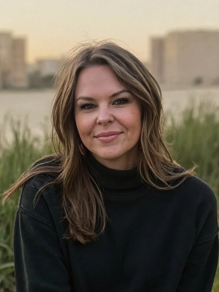 Lizzi – Therapist in Scottsdale, AZ 85251. Lizzi offers relational, trauma-informed therapy for individuals navigating identity shifts, trauma, and life transitions, with warmth, depth, and compassion.