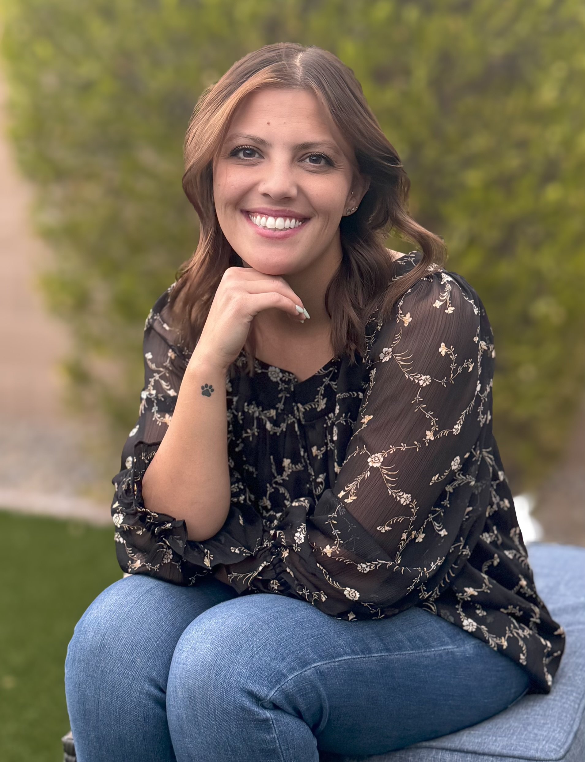 Kyrsten, Licensed Associate Counselor at Flourish Together Therapy in Phoenix, Arizona, specializing in therapy for teens and young adults navigating anxiety, depression, self-esteem, and life transitions.