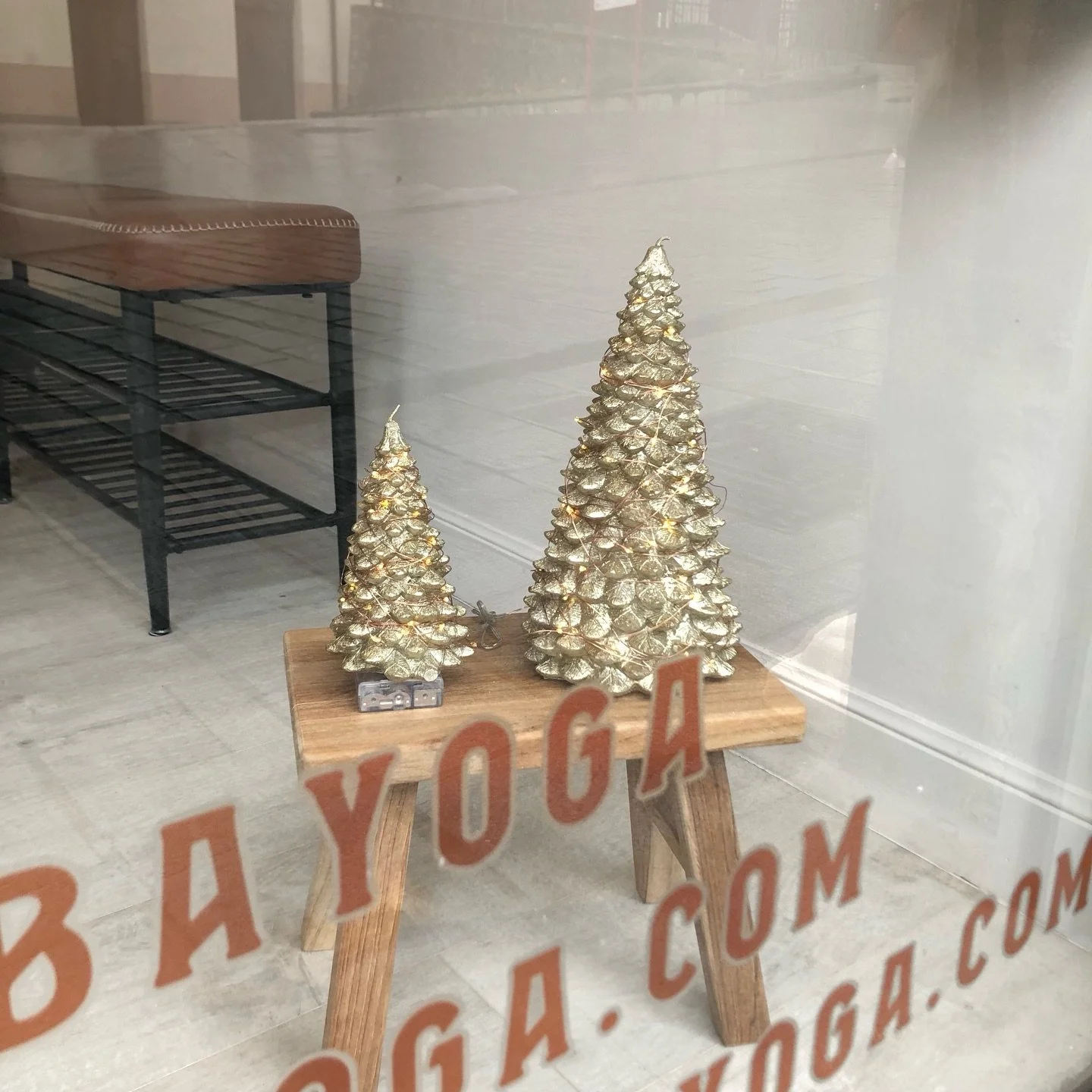 &iexcl;Felices fiestas, yoguis! Que disfrut&eacute;is de estos d&iacute;as tan especiales con vuestros seres m&aacute;s queridos. Ya sab&eacute;is: paz, amor, y mentalidad Mamba 😜🙏🏼✨