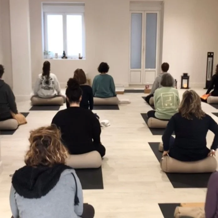 &ldquo;S&eacute; valiente, prueba cosas que no hayas hecho antes y cuida tu energ&iacute;a como si fuera tu trabajo, porque lo es. Que esta primavera traiga frescura, humanidad, comunidad y amor. Que as&iacute; sea.&rdquo;
&mdash; de nuestra mastercl
