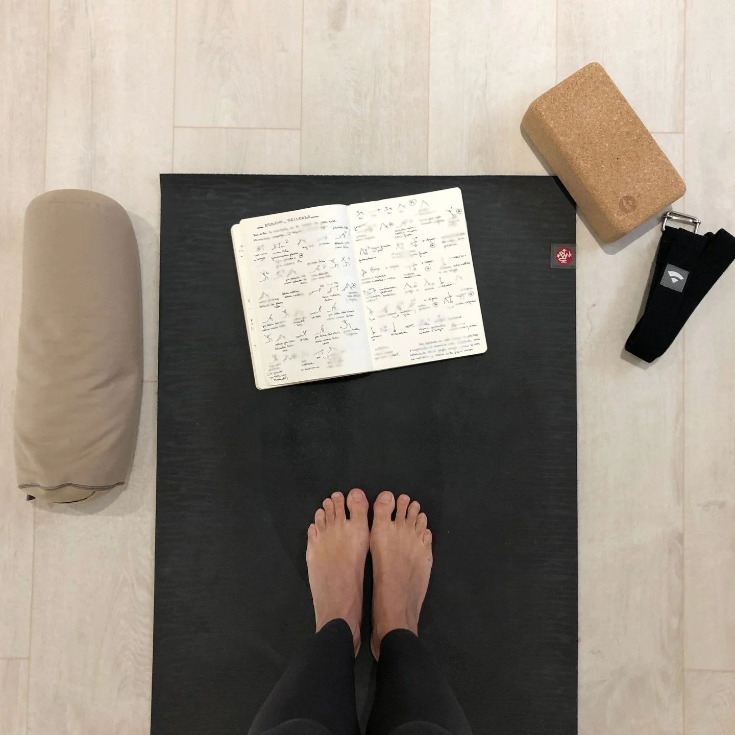 Nos encanta dise&ntilde;ar nuevas clases cada semana.

Las ideas surgen, el cuaderno se llena, la pr&aacute;ctica toma forma.

Y creamos un espacio para escucharnos, cuidarnos y practicar en comunidad.

Te esperamos ✨