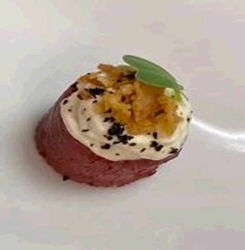 Roast beef,crispy onion,jalapenos