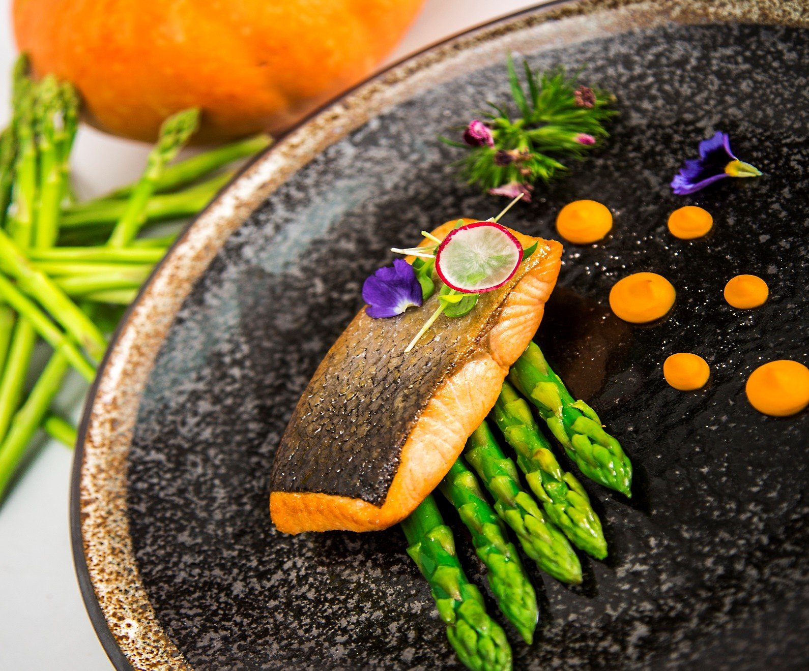 SEARED SALMON WITH ASPARAGUS AND BUTTERSQUASH PUREE'