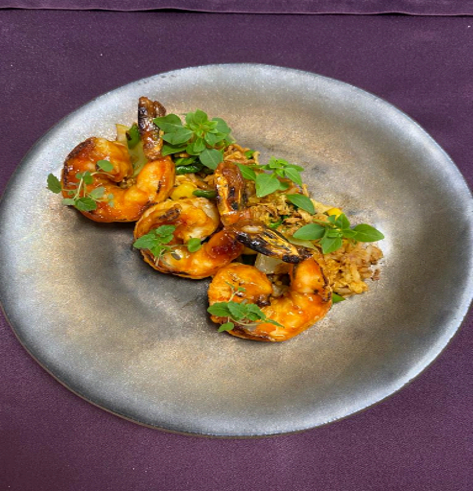 Wok-fried rice with prawns