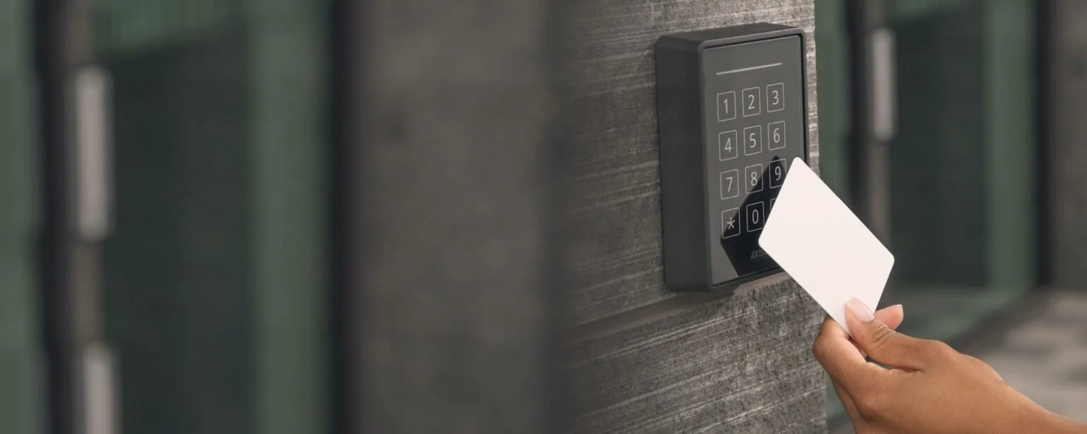 access_control_a4120ve_1_3840x1536_2301-1536x614.jpg