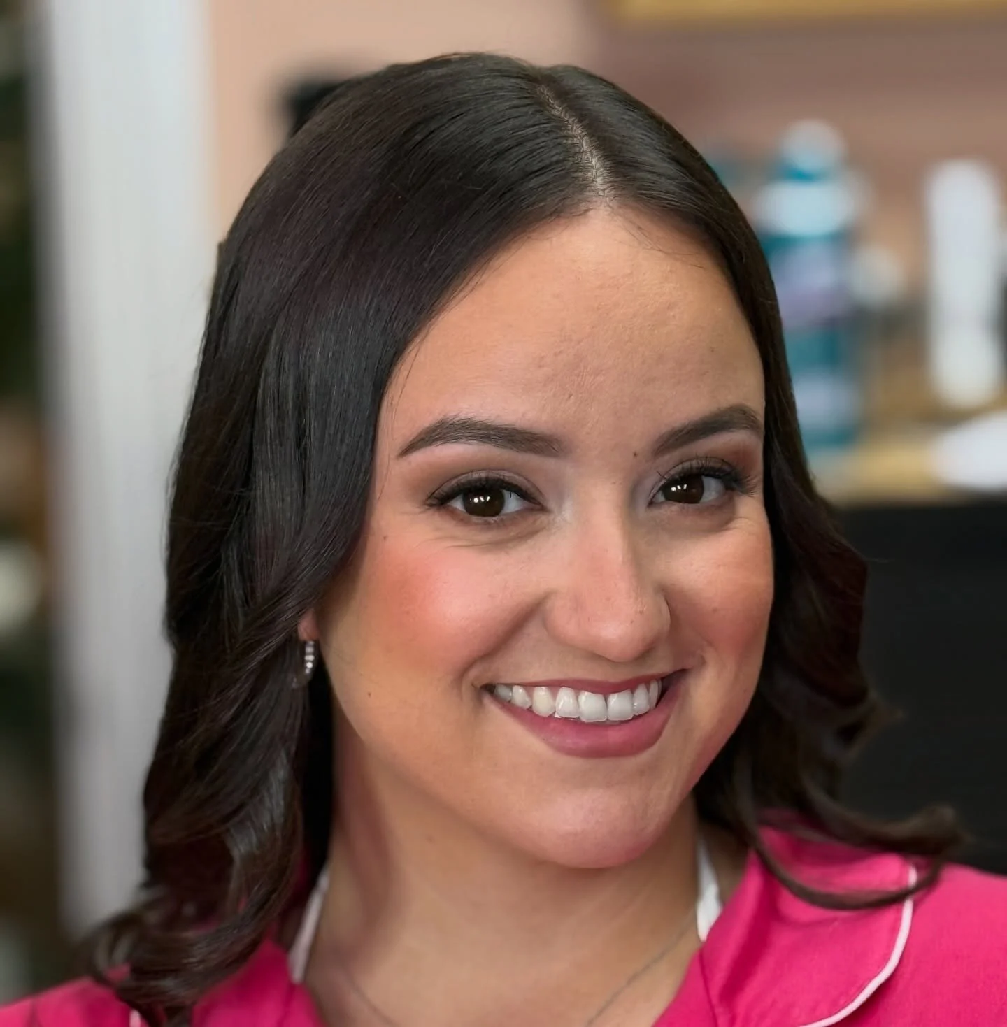 Soft, timeless, and effortlessly romantic 🤍
A fresh, glowing makeup look designed to enhance&mdash;not overpower&mdash;for an early sunrise engagement shoot. Light layers, radiant skin, and just enough definition to look flawless in natural morning 