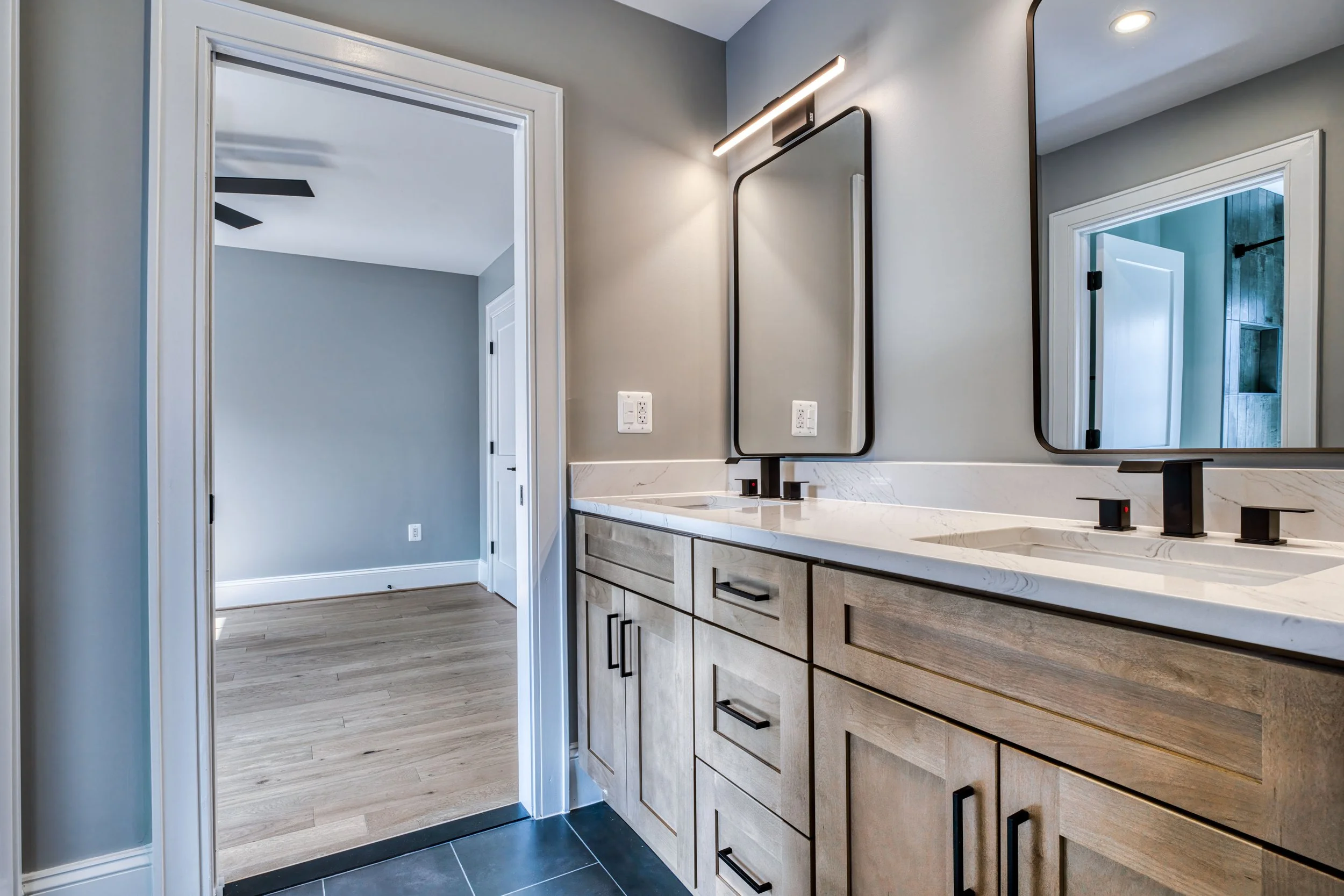 26.06.29DwellBuild-103220thStSArlington-038.jpg