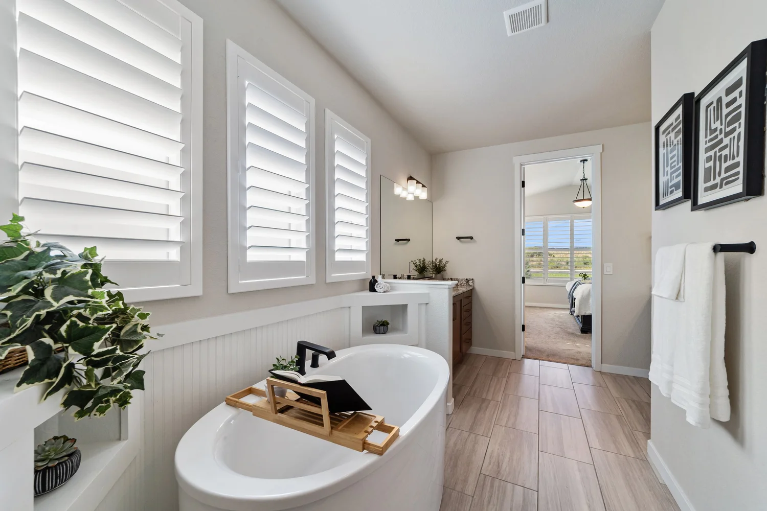 Vibrant Media Co primary bath listing photo