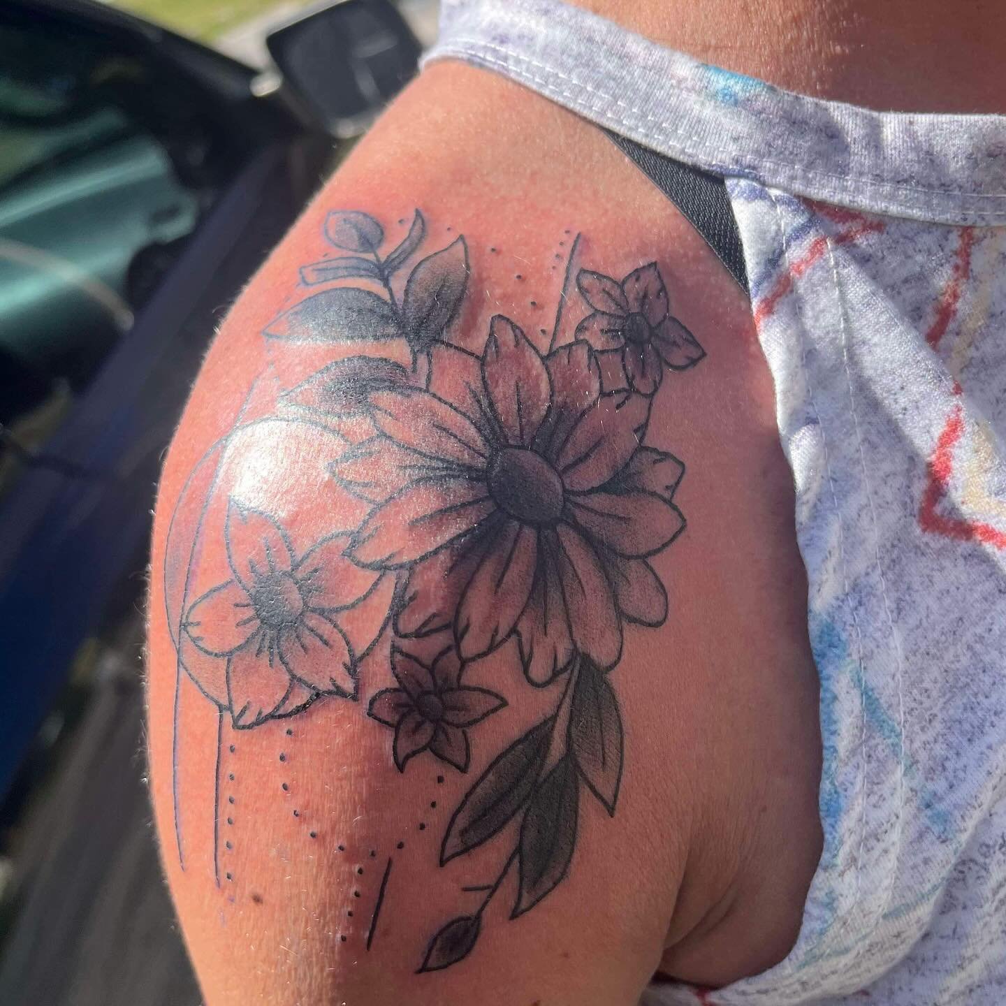 Love this floral shoulder cap by Chad. Chad only has a few more openings available for 2024 come snag them before they&rsquo;re gone. 

To book with Chad you can reach him at Chad Fletcher on FB or on instagram @simplysignedleigh

#piercing #piercing