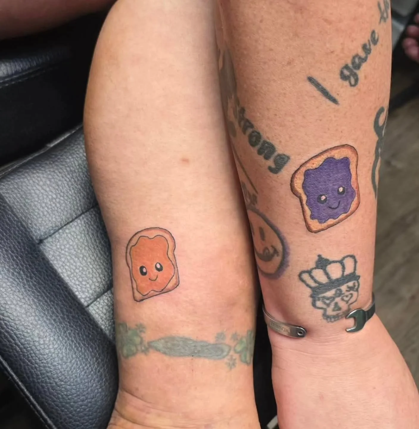 Chera got to spend some time with these besties!  They go together like peanut butter and jelly!! This is such a cute idea for a friendship tattoo!! 🍇 🥜
