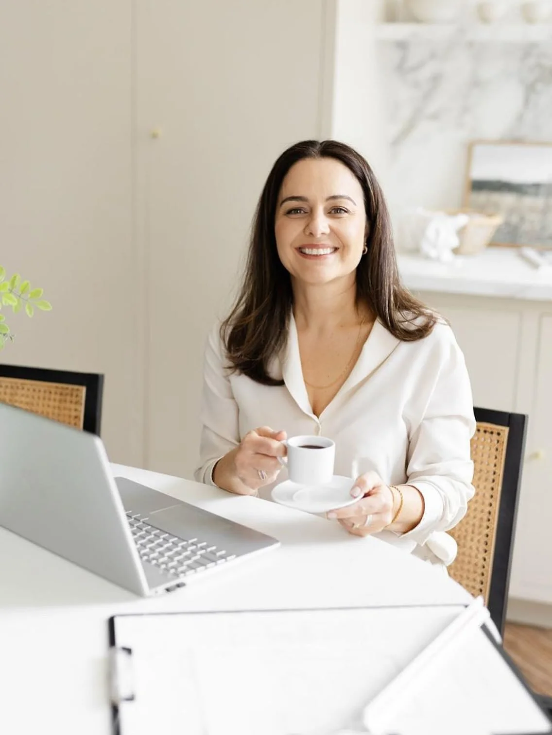 Between school drop-offs, work, and never-ending to-do list, the last thing most families want to manage is a renovation. Picking finishes, scheduling trades, tracking deliveries, solving problems&hellip; it&rsquo;s A LOT.

That&rsquo;s exactly why I