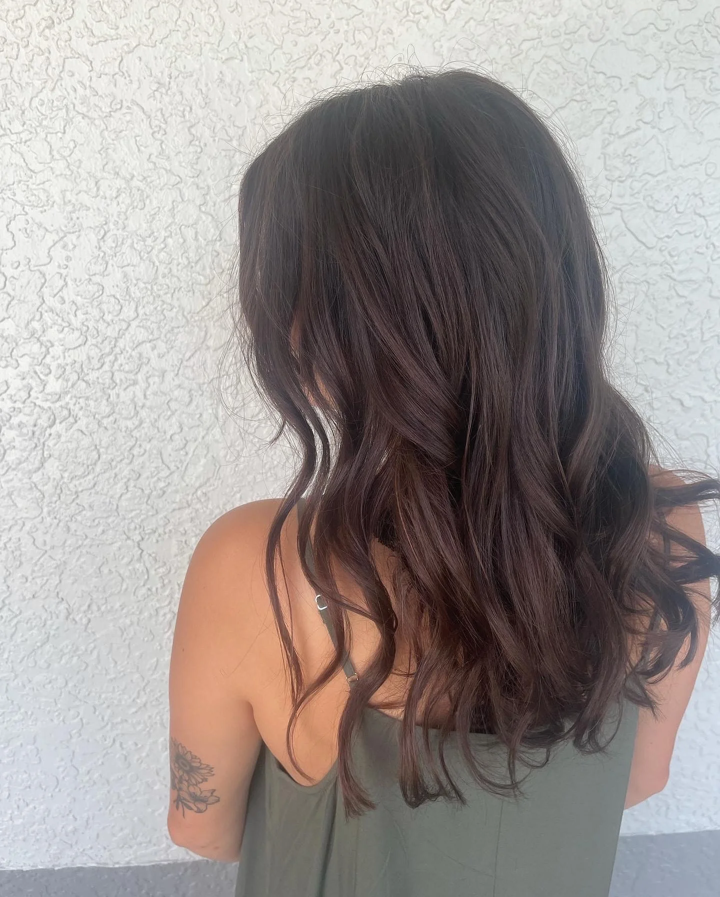 🤎🟫🤎 

#brunette #brunettebalayage #balayage #gloss #balayageartists #balayageombr&eacute; #foilayage #livedin #livedinhair #haircut #softcurls #hanzonation #goldwellus #gogoldwell #goldwellapprovedus @goldwellus #naplesfl #naplesflorida #napleshai