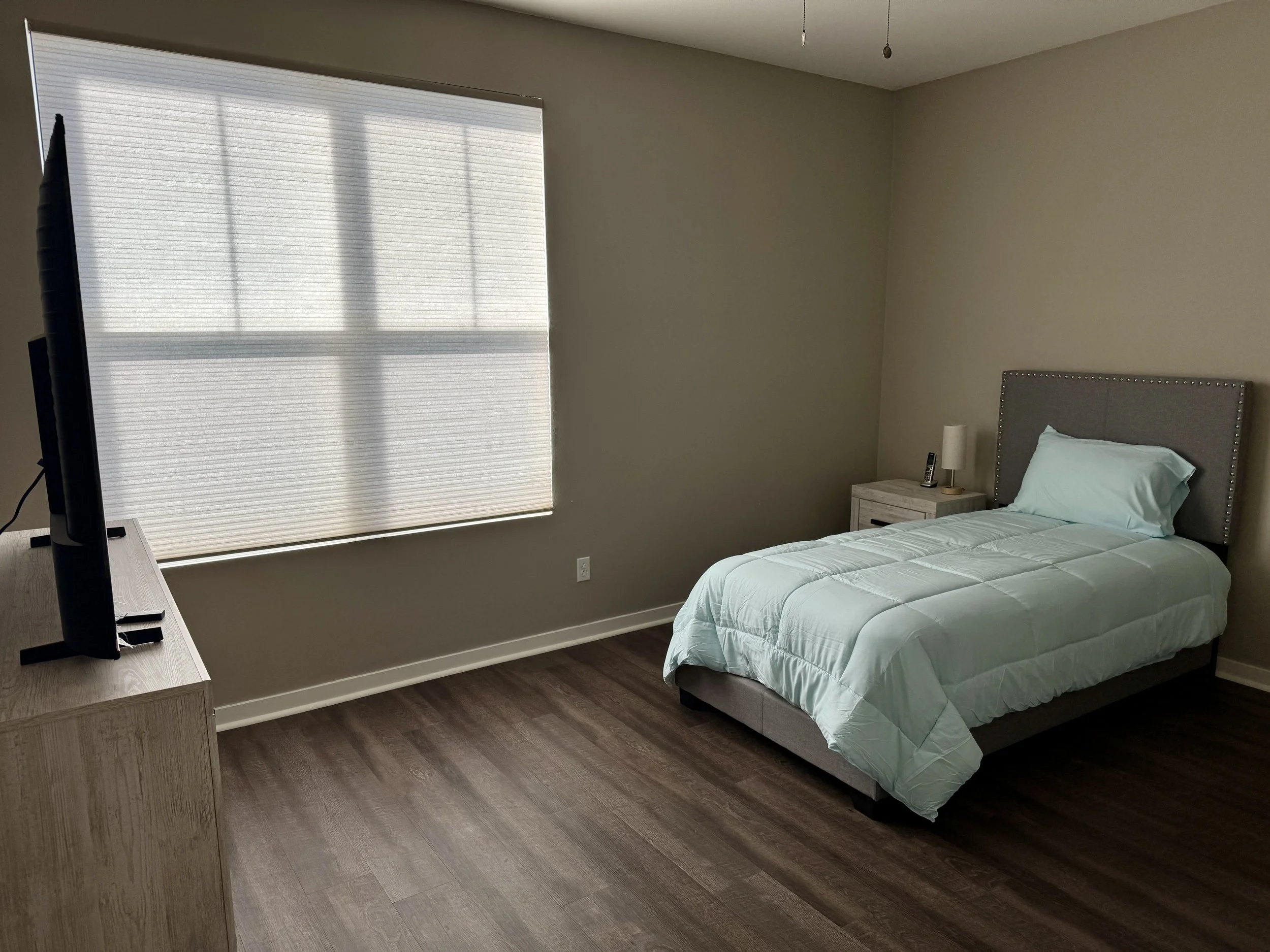 bedroom-1.JPG