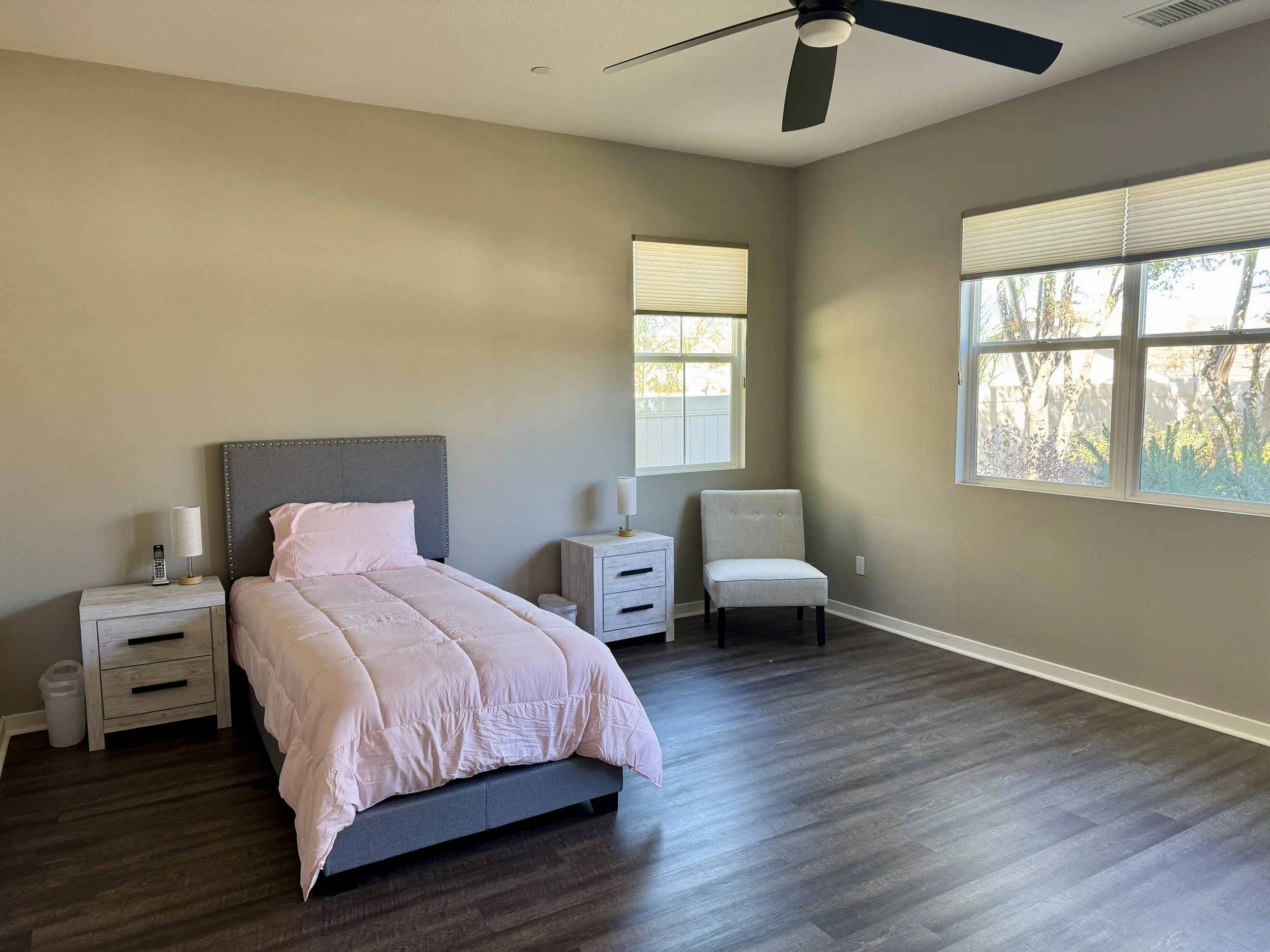 bedroom-5a.JPG