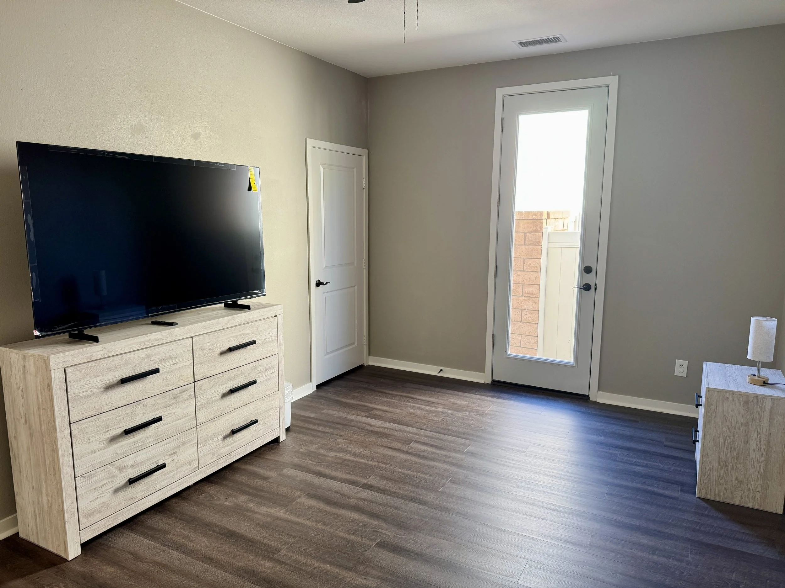 bedroom-2.JPG