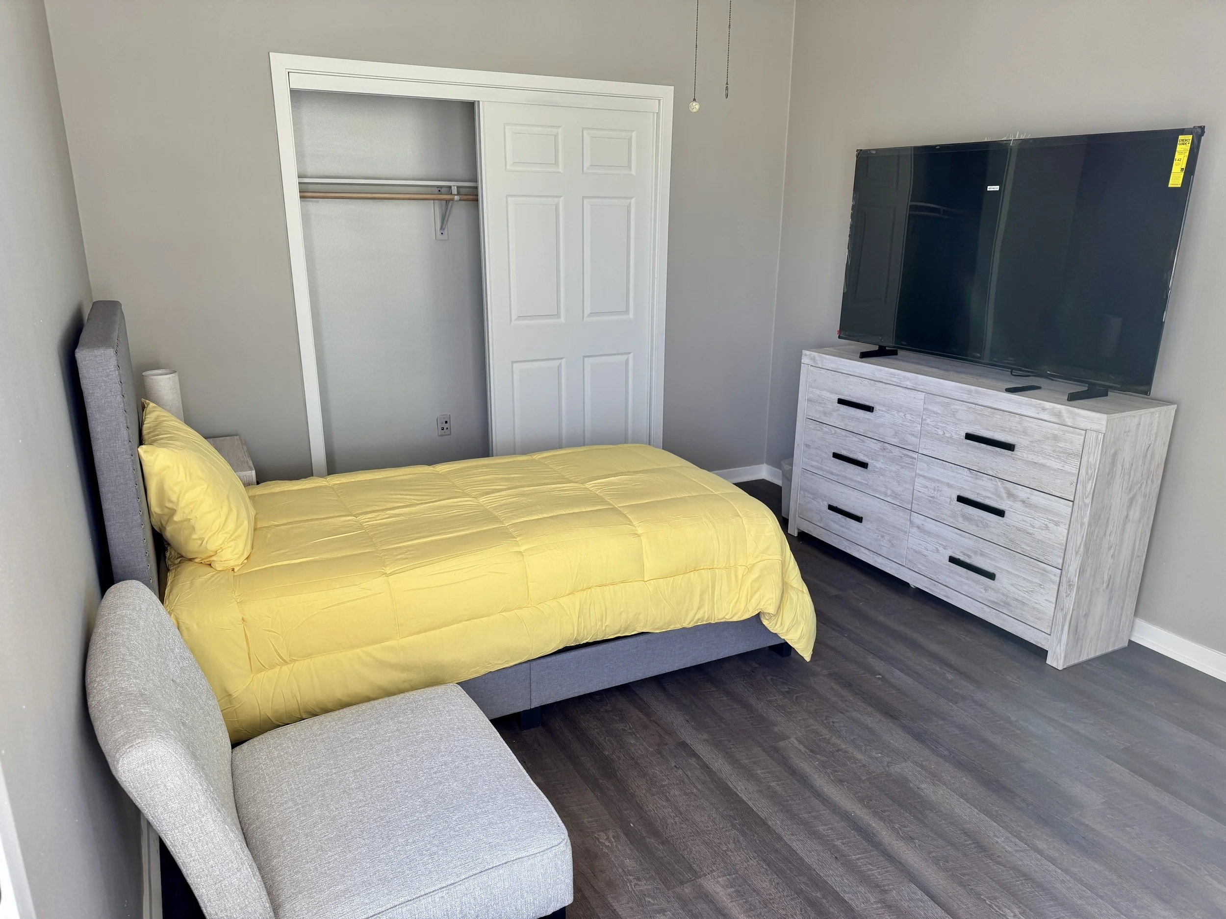 bedroom-4.JPG