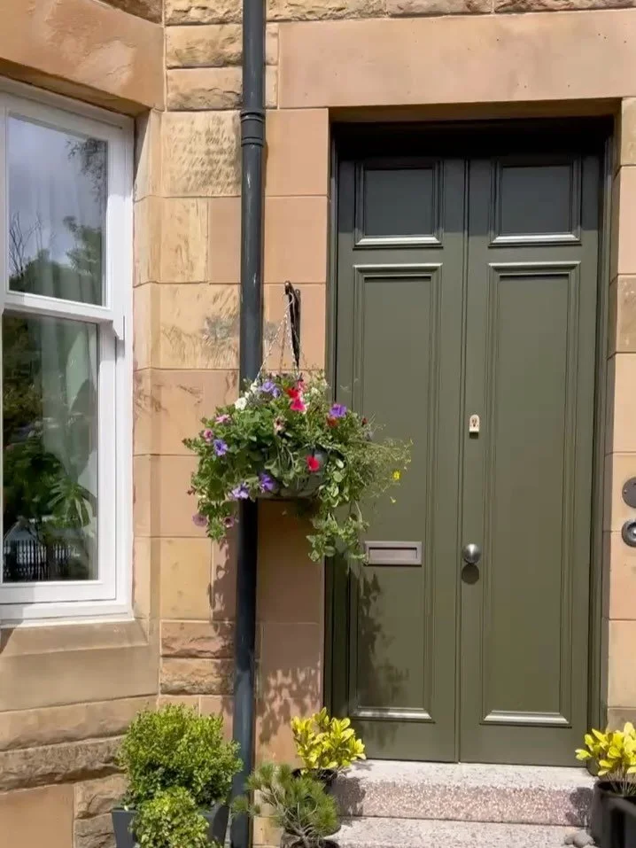 Big green storm doors 💪🏼 

Paint colour - @farrowandball &ldquo;Reduced Green&rdquo; 

Aged Bronze ironmongery (Pull to be changed to aged bronze - Neil&rsquo;s fault)

#stormdoorsglasgow